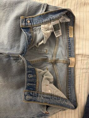 LEVI Light Wash High-Rise Jeans 30/30